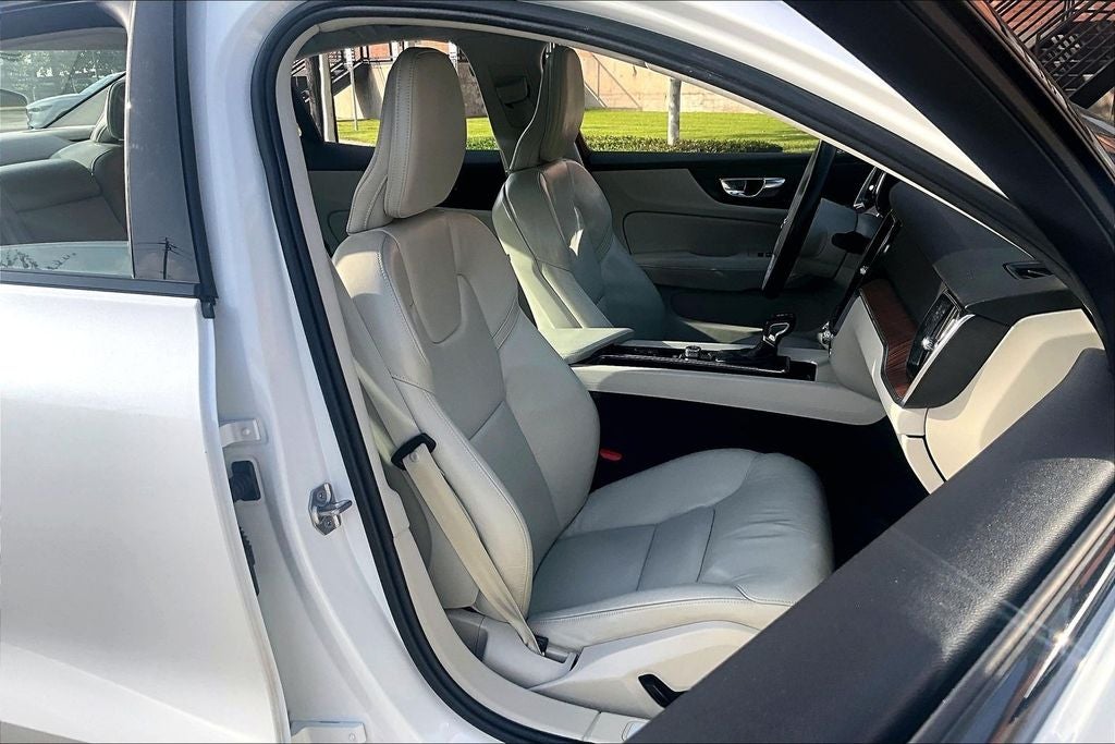2021 Volvo S60 T5 Momentum