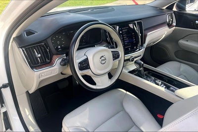 2021 Volvo S60 T5 Momentum