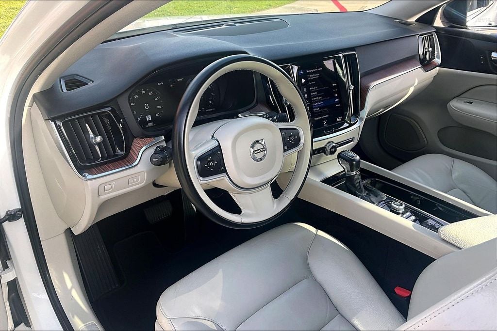 2021 Volvo S60 T5 Momentum