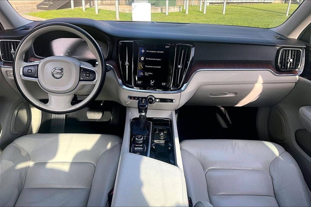 2021 Volvo S60 T5 Momentum