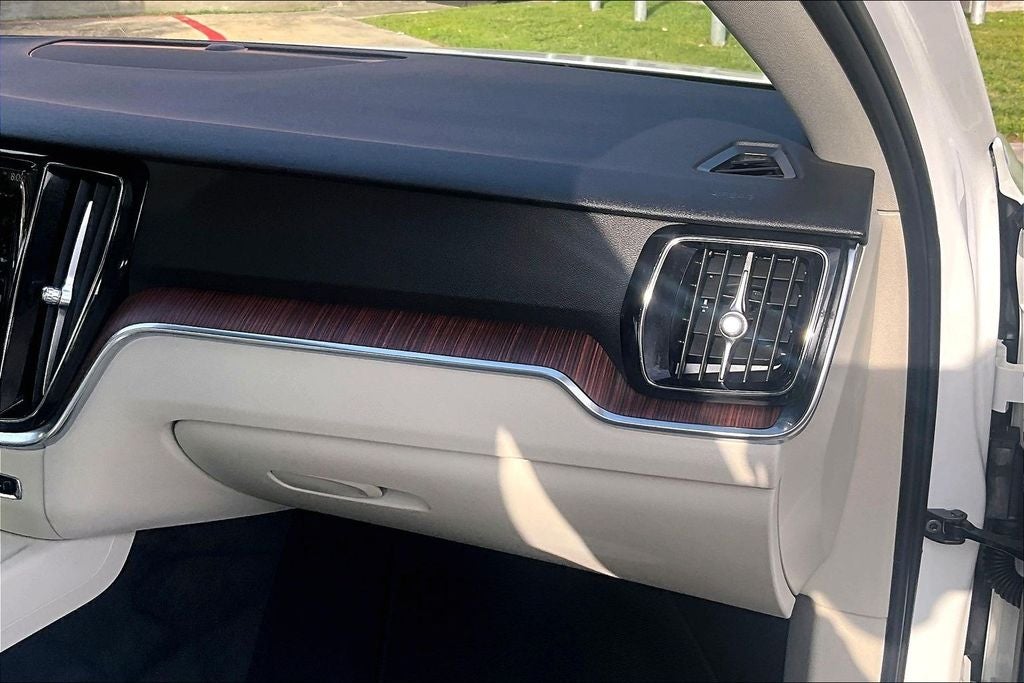 2021 Volvo S60 T5 Momentum