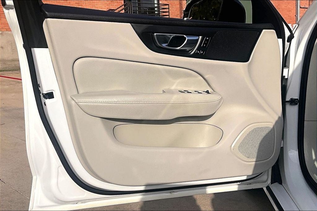2021 Volvo S60 T5 Momentum