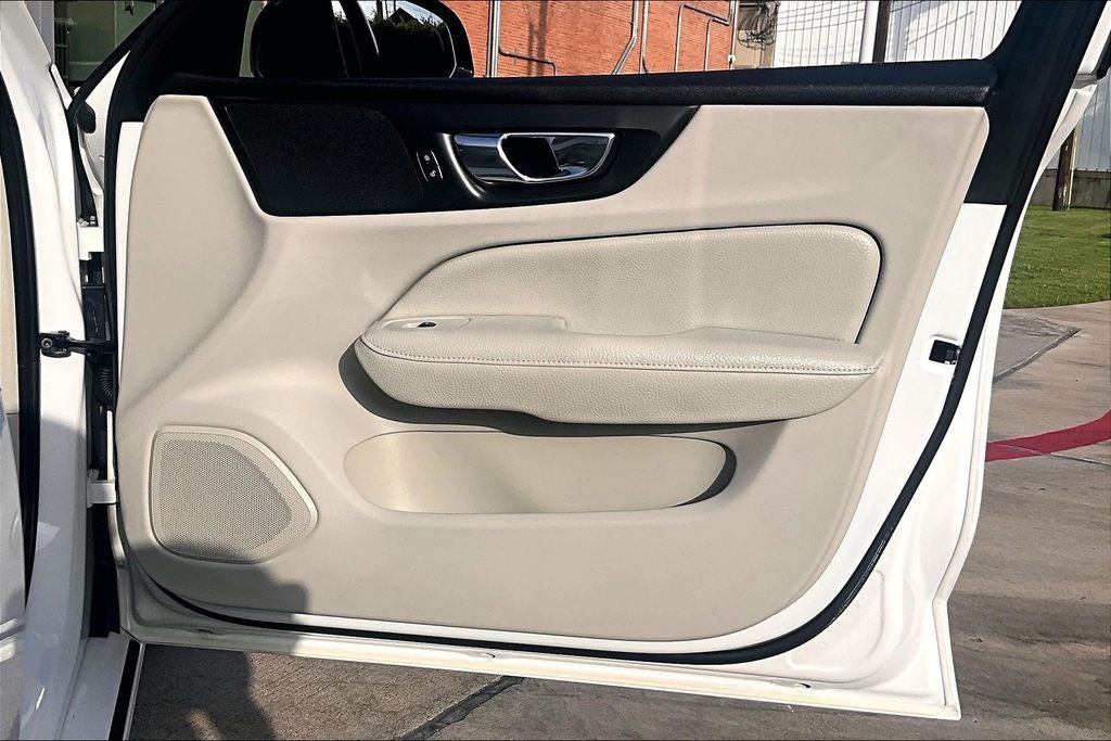 2021 Volvo S60 T5 Momentum