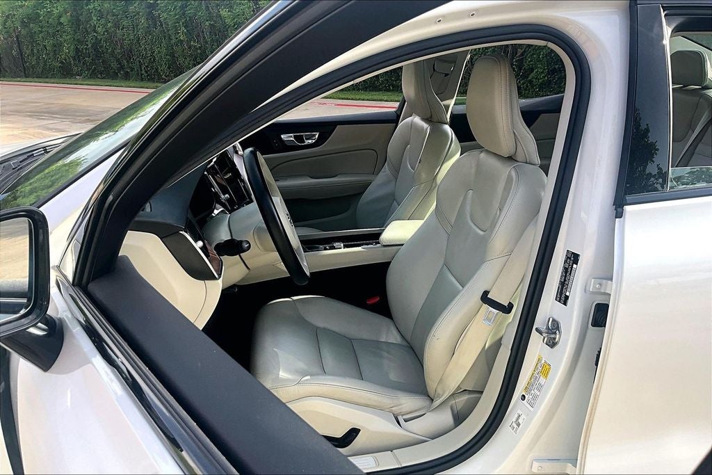 2021 Volvo S60 T5 Momentum