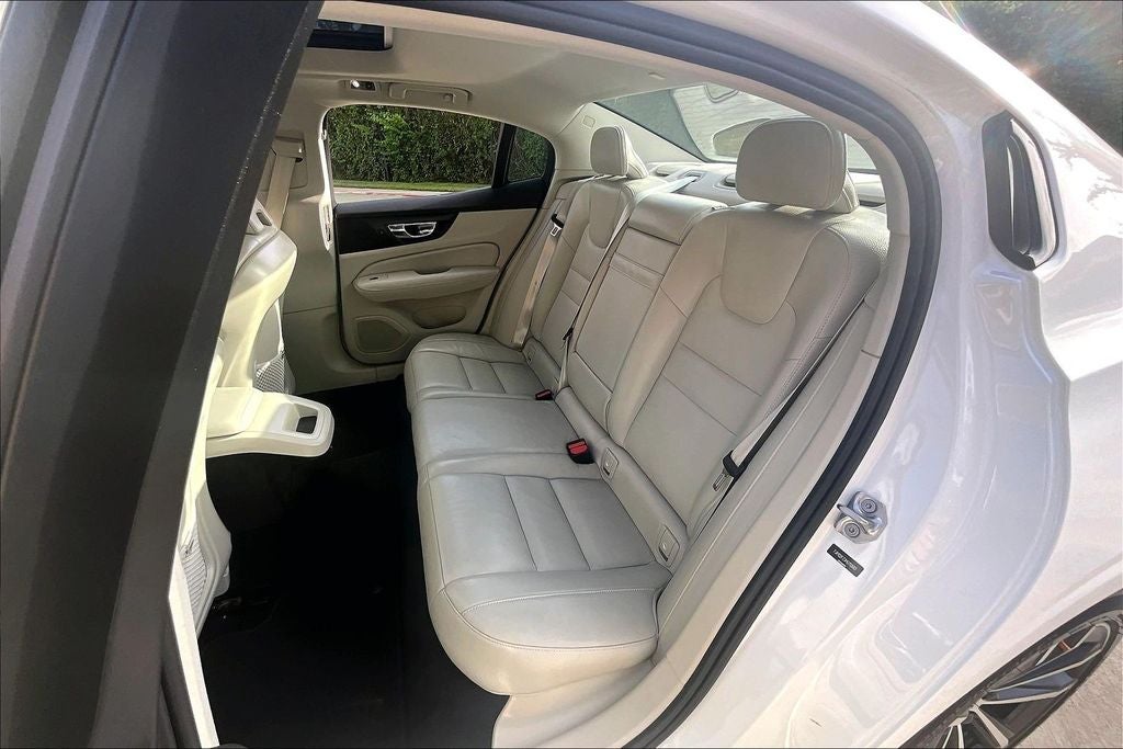 2021 Volvo S60 T5 Momentum