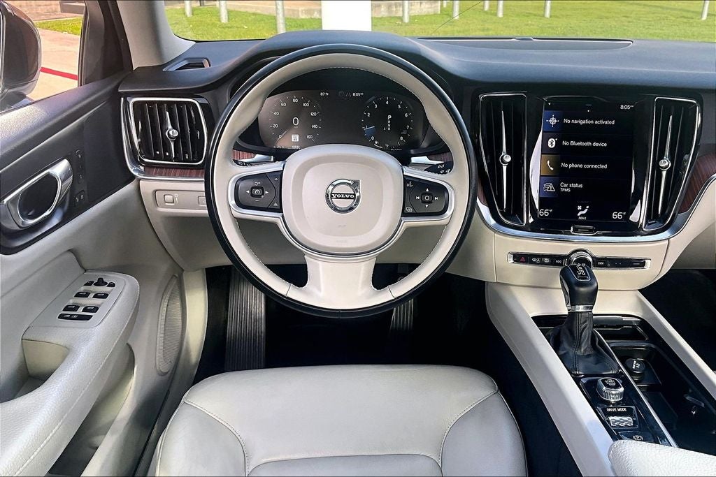 2021 Volvo S60 T5 Momentum
