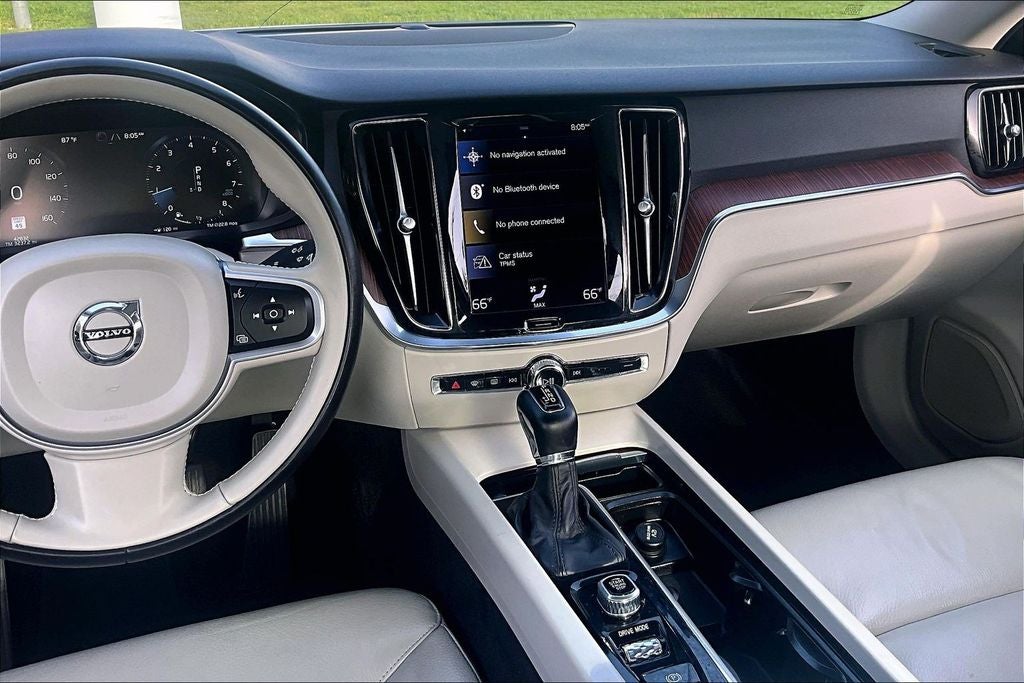 2021 Volvo S60 T5 Momentum