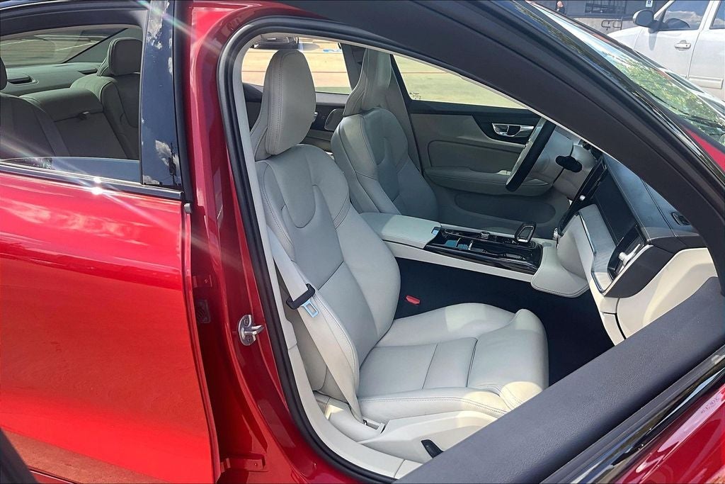 2024 Volvo S60 Recharge Plug-In Hybrid Ultimate