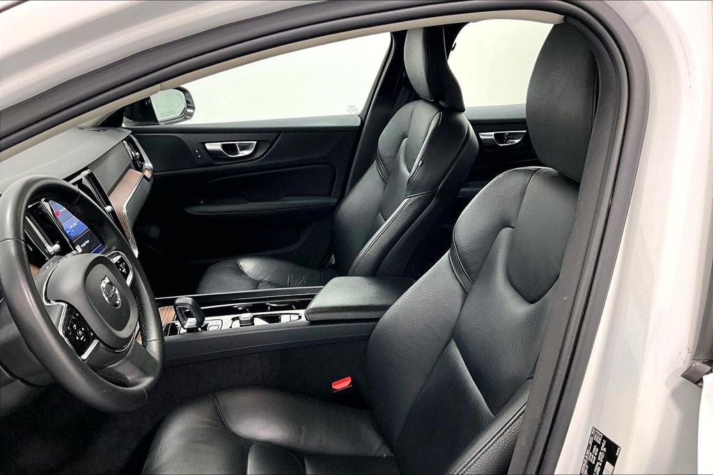 2024 Volvo S60 B5 Plus Dark Theme