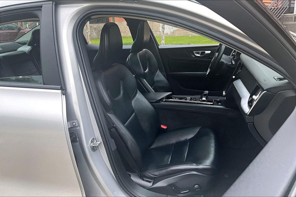 2024 Volvo S60 B5 Core Dark Theme