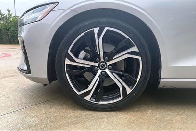 2024 Volvo S60 B5 Core Dark Theme