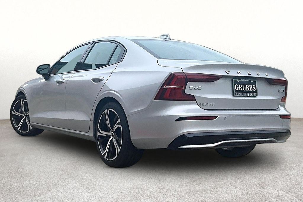 2024 Volvo S60 B5 Core Dark Theme