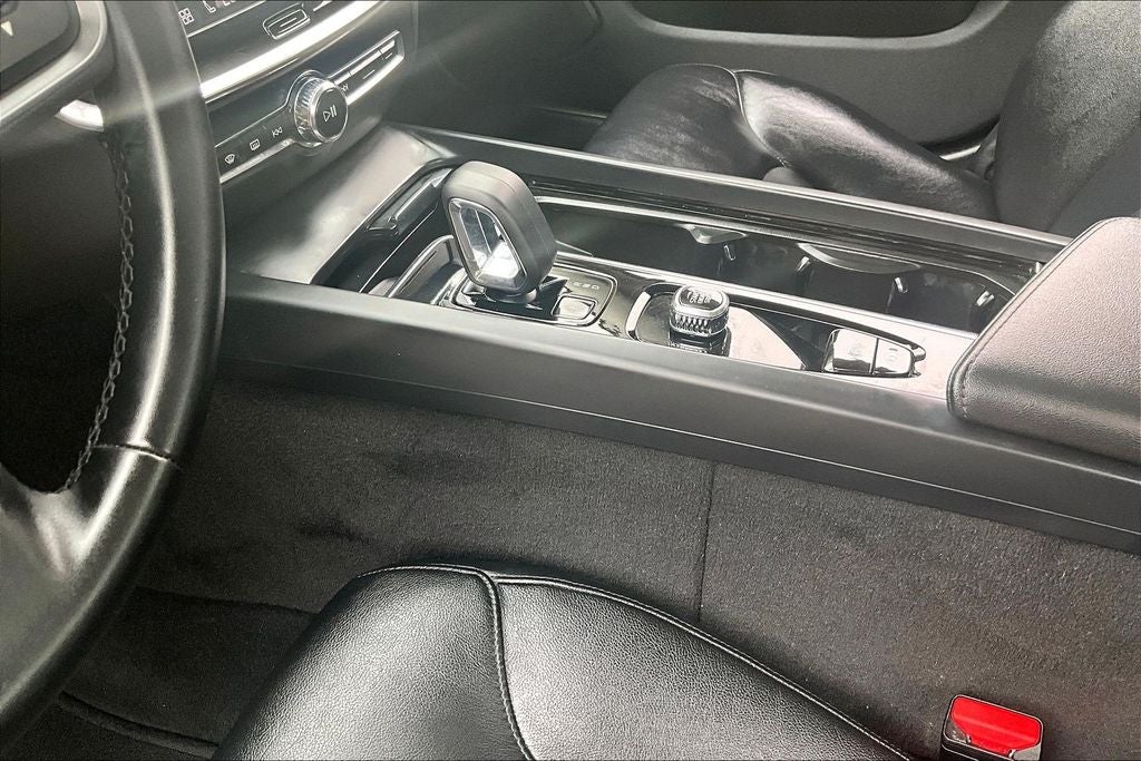2024 Volvo S60 B5 Core Dark Theme