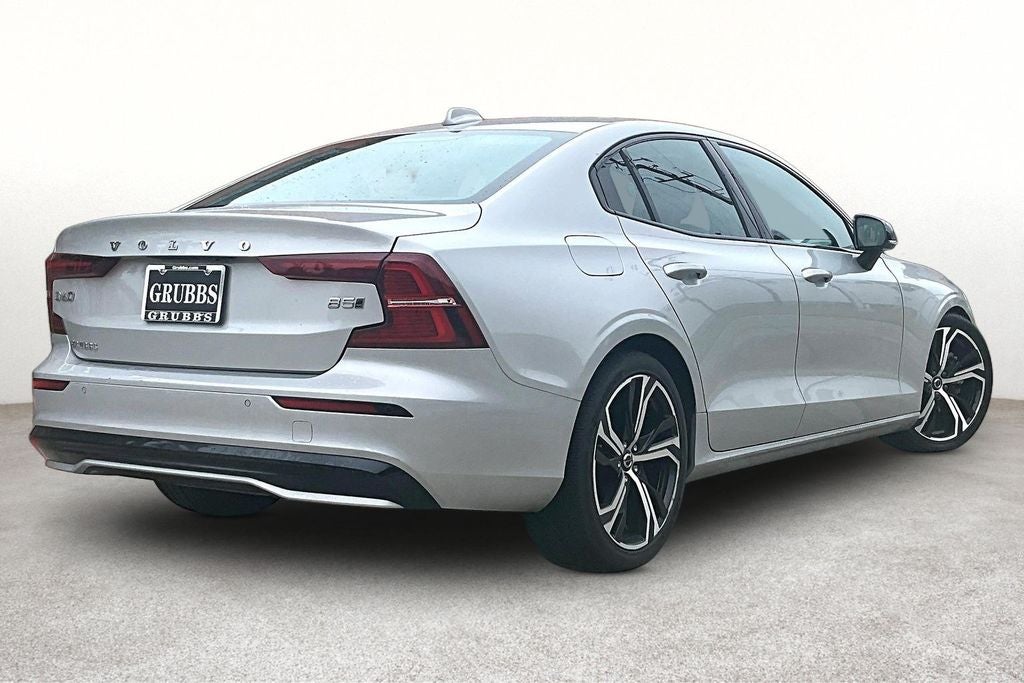 2024 Volvo S60 B5 Core Dark Theme