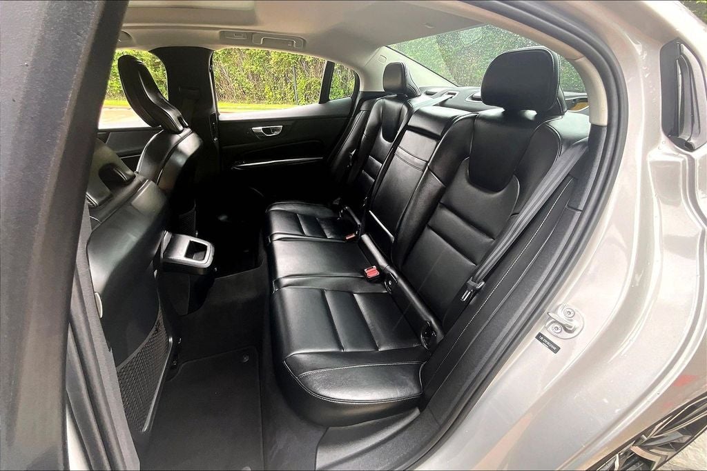 2024 Volvo S60 B5 Core Dark Theme