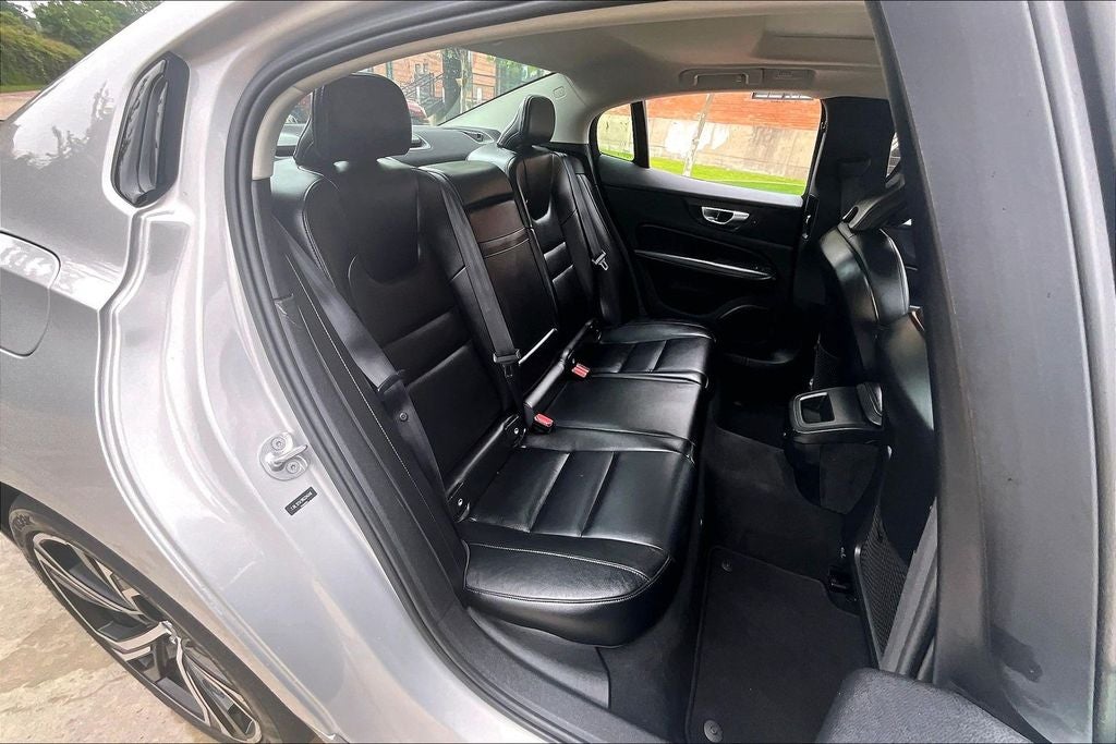 2024 Volvo S60 B5 Core Dark Theme