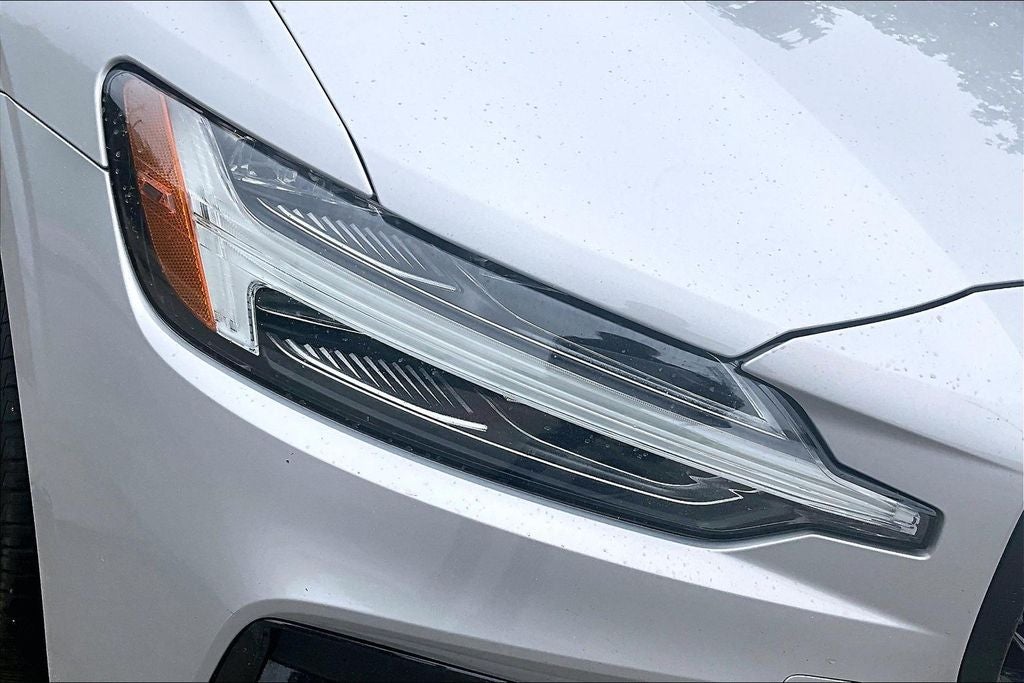 2024 Volvo S60 B5 Core Dark Theme