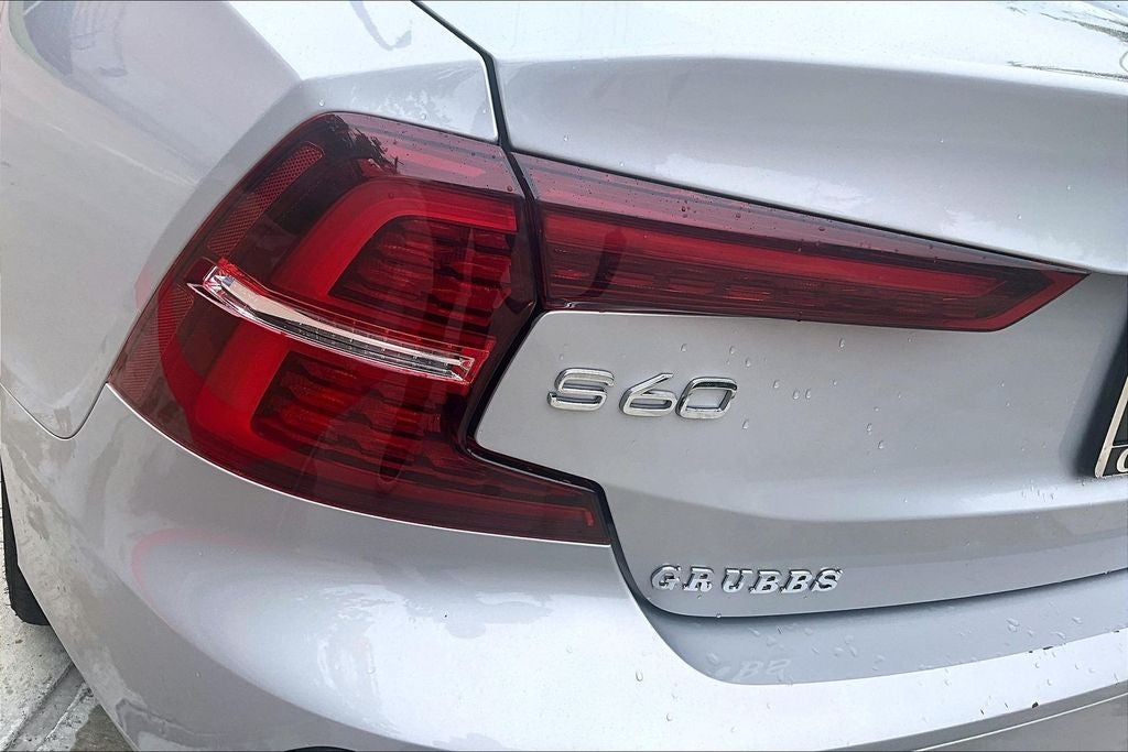 2024 Volvo S60 B5 Core Dark Theme
