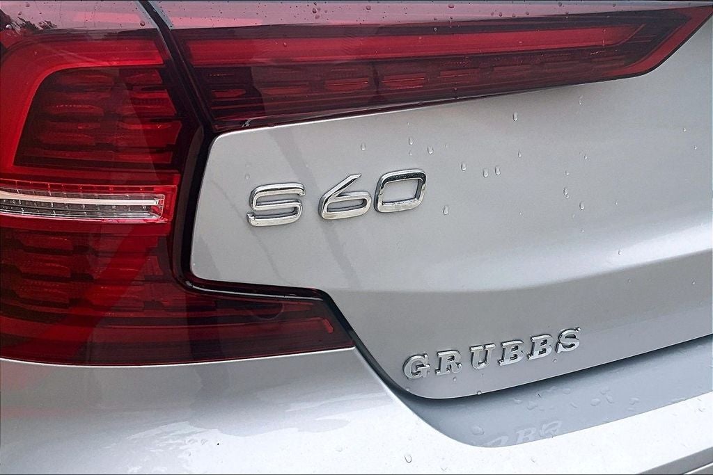 2024 Volvo S60 B5 Core Dark Theme