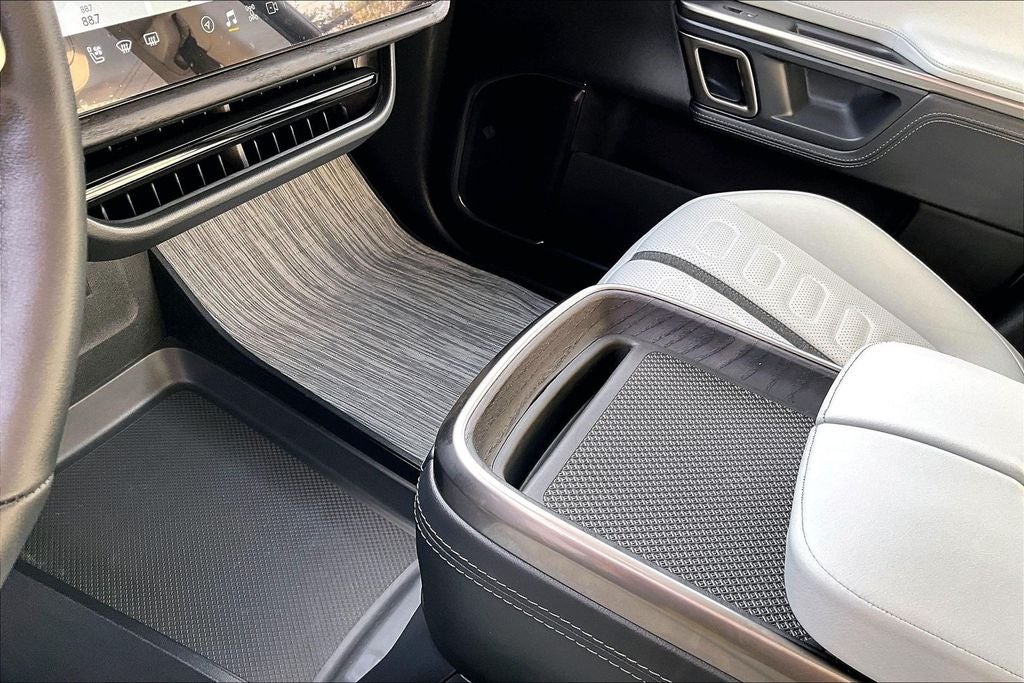 2023 Rivian R1S Adventure