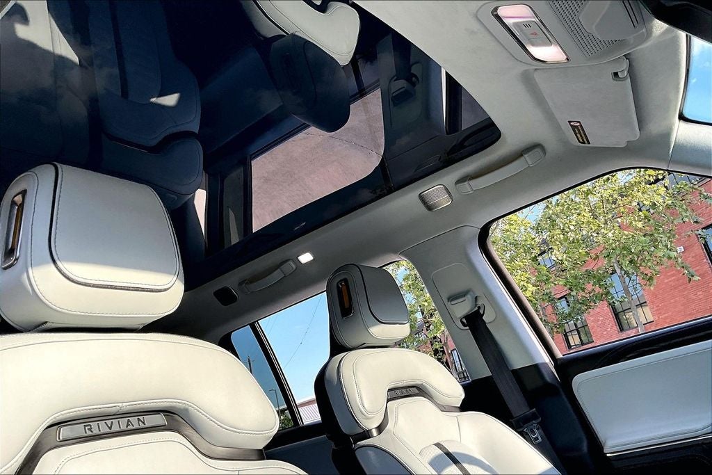 2023 Rivian R1S Adventure