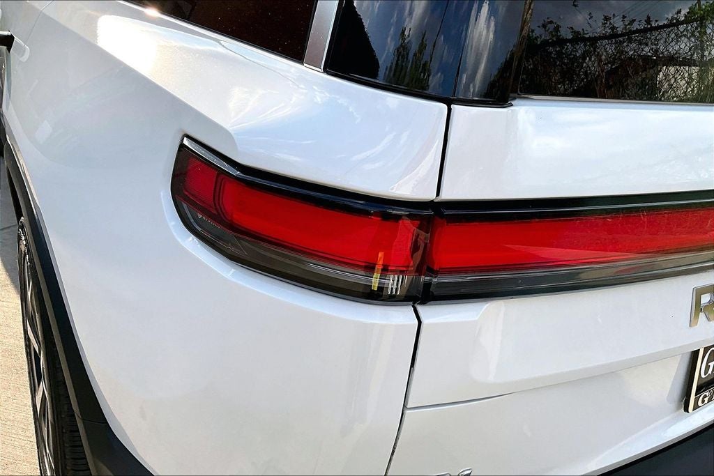 2023 Rivian R1S Adventure