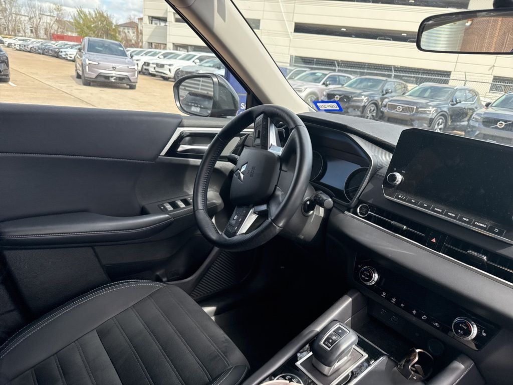 2024 Mitsubishi Outlander SE