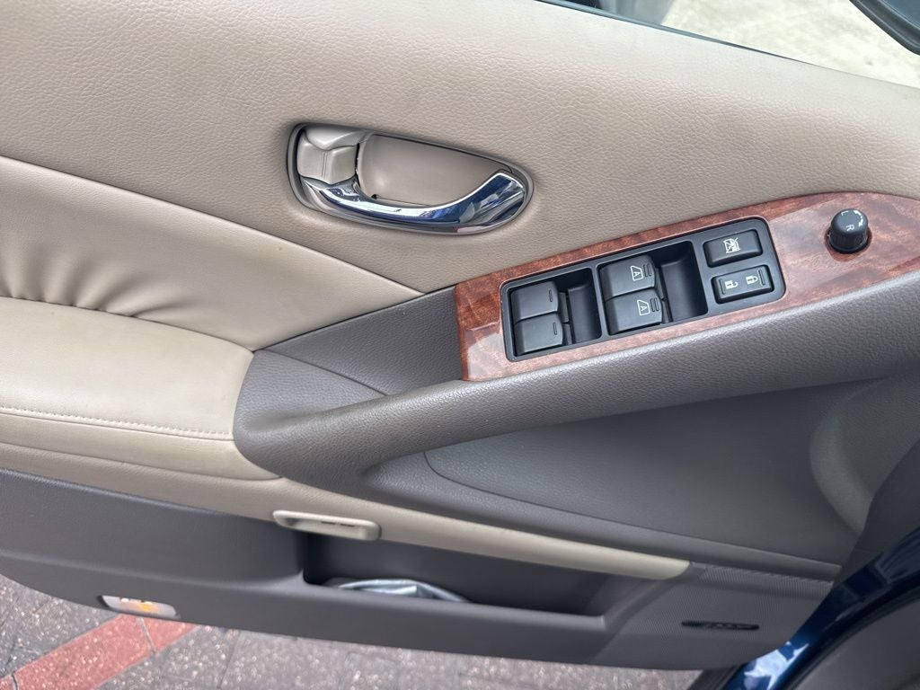 2010 Nissan Murano LE