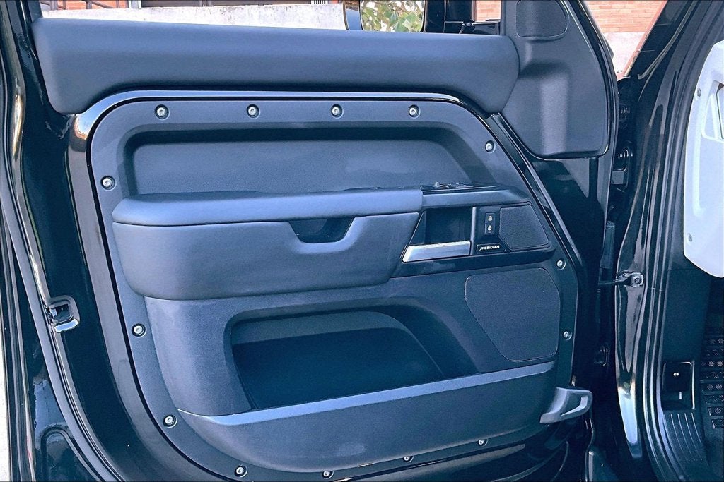 2025 Land Rover Defender 110 S