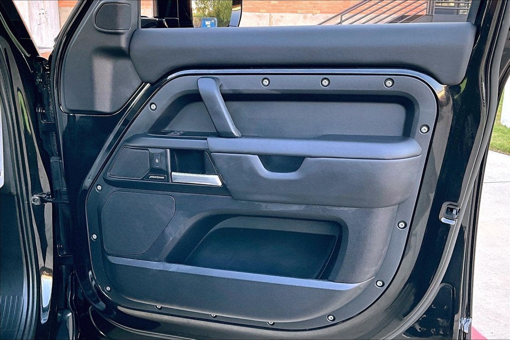 2025 Land Rover Defender 110 S