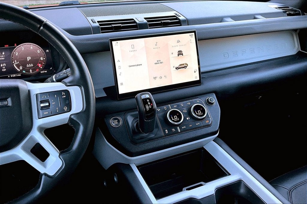 2025 Land Rover Defender 110 S