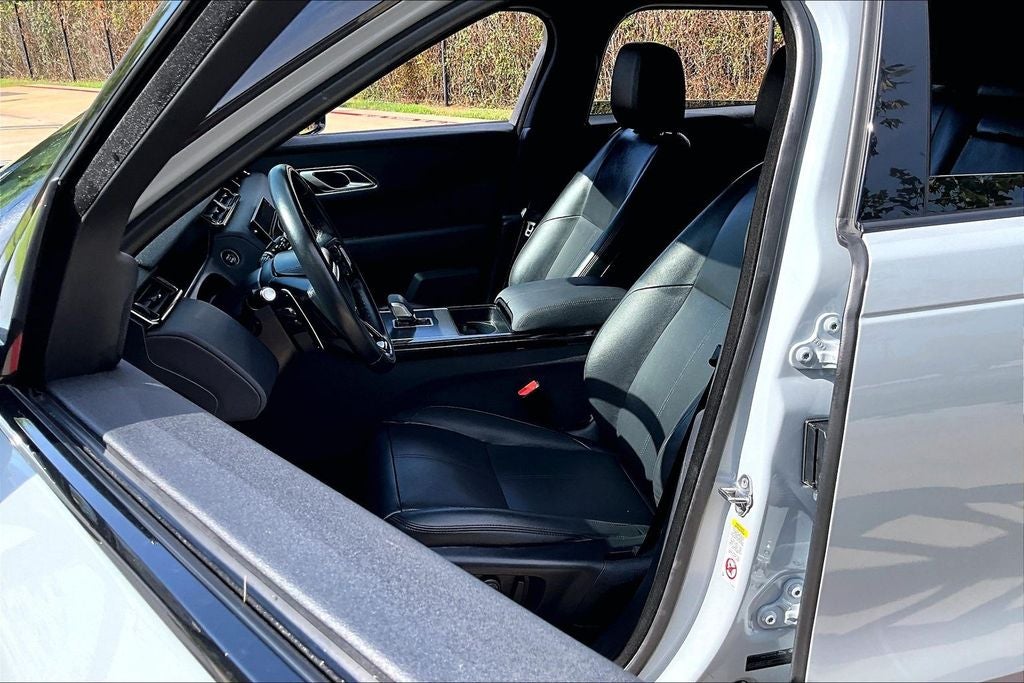 2025 Land Rover Range Rover Velar Dynamic SE