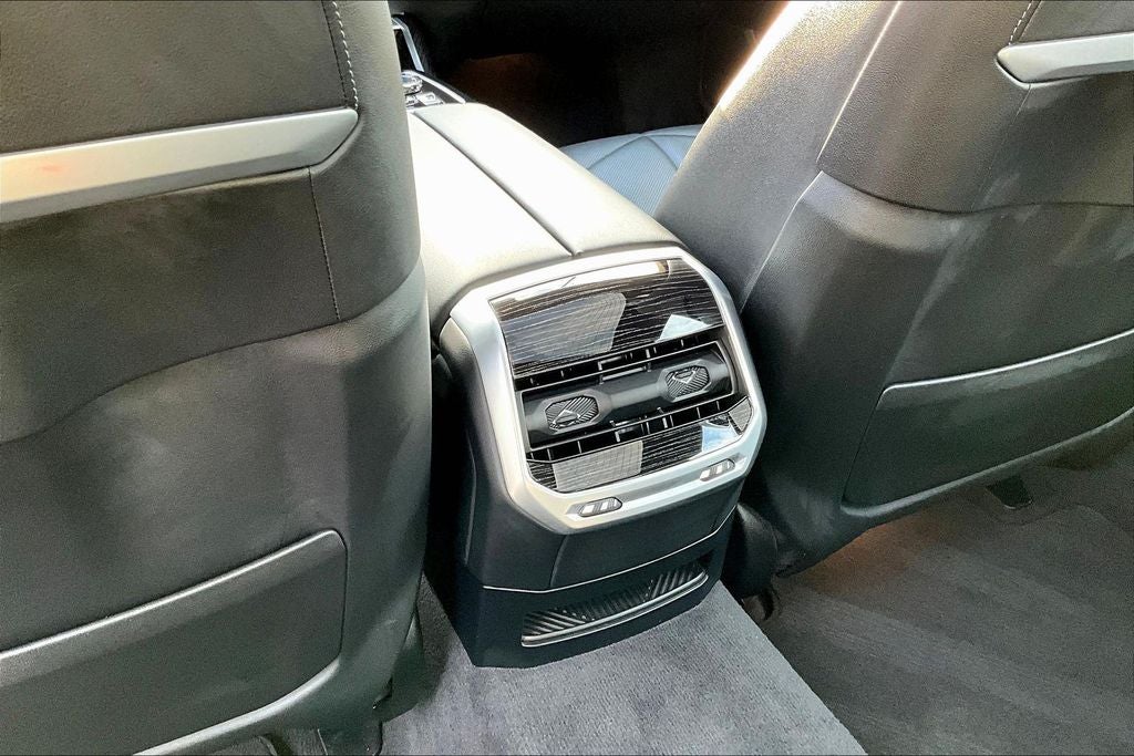 2025 BMW 7 Series 740i xDrive
