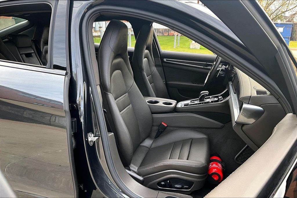 2023 Porsche Panamera Platinum Edition