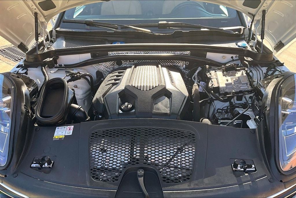 2023 Porsche Macan Base
