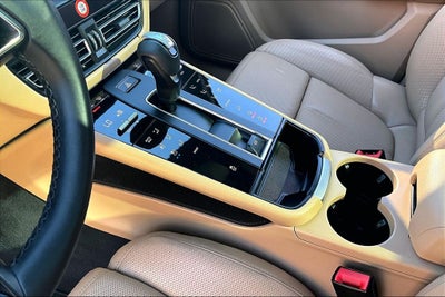 2023 Porsche Macan Base