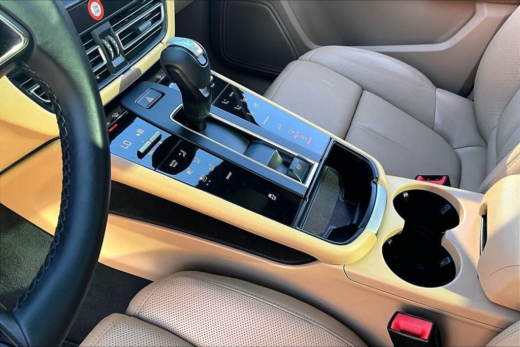 2023 Porsche Macan Base