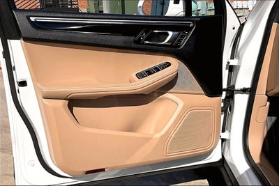 2023 Porsche Macan Base