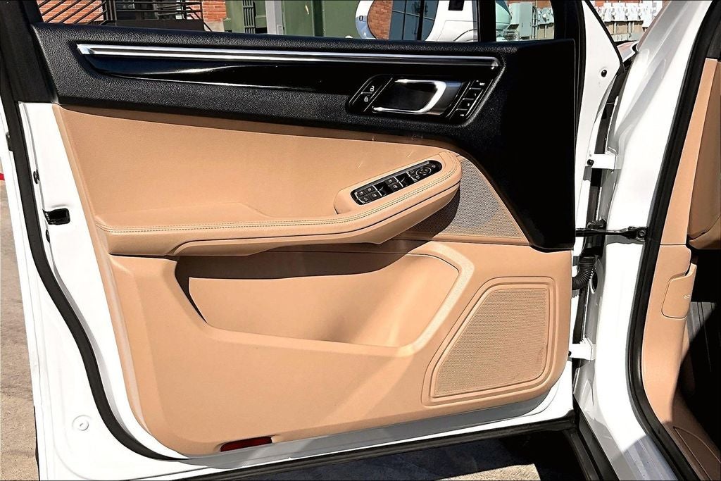 2023 Porsche Macan Base