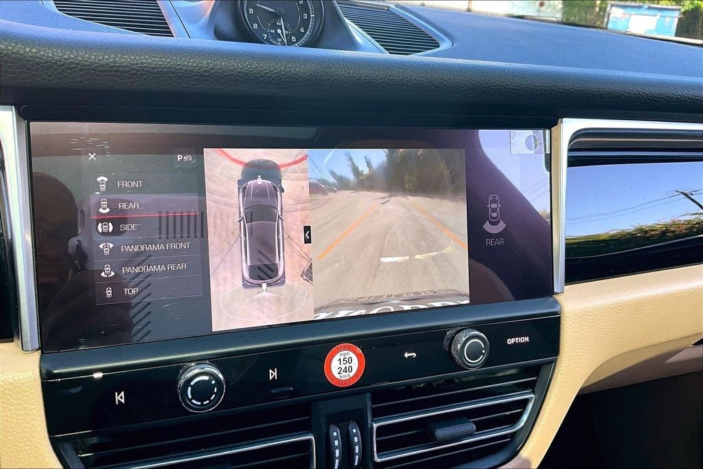 2023 Porsche Macan Base