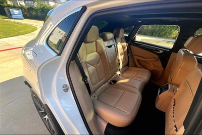 2023 Porsche Macan Base