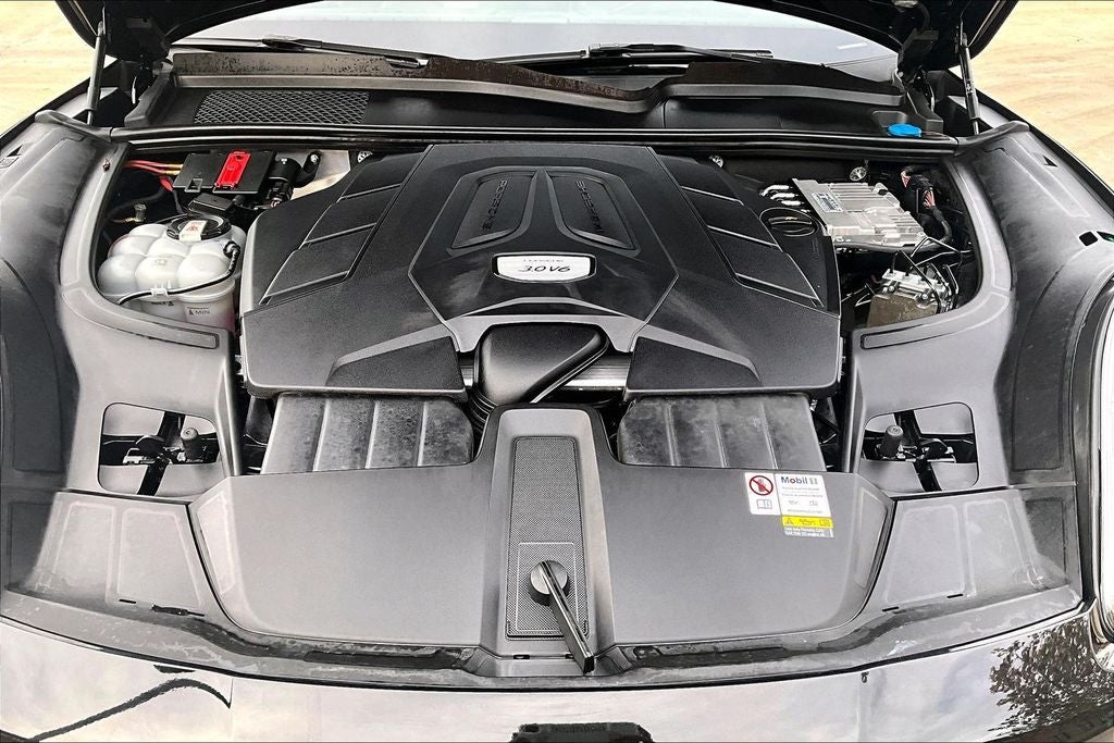 2023 Porsche Cayenne Platinum Edition