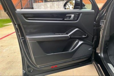 2023 Porsche Cayenne Platinum Edition