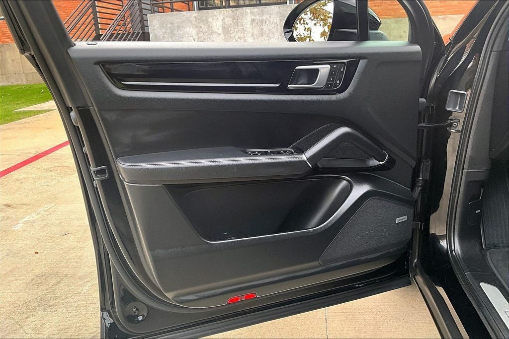 2023 Porsche Cayenne Platinum Edition