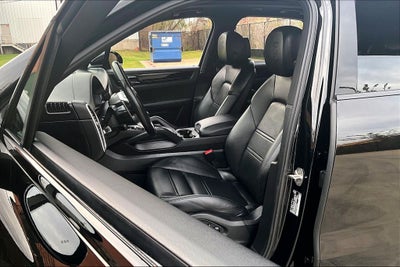 2023 Porsche Cayenne Platinum Edition