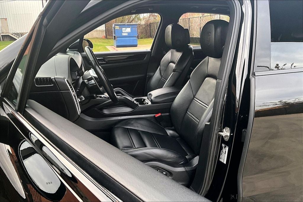 2023 Porsche Cayenne Platinum Edition