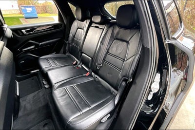2023 Porsche Cayenne Platinum Edition