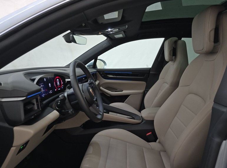 2025 Porsche Macan Electric 4
