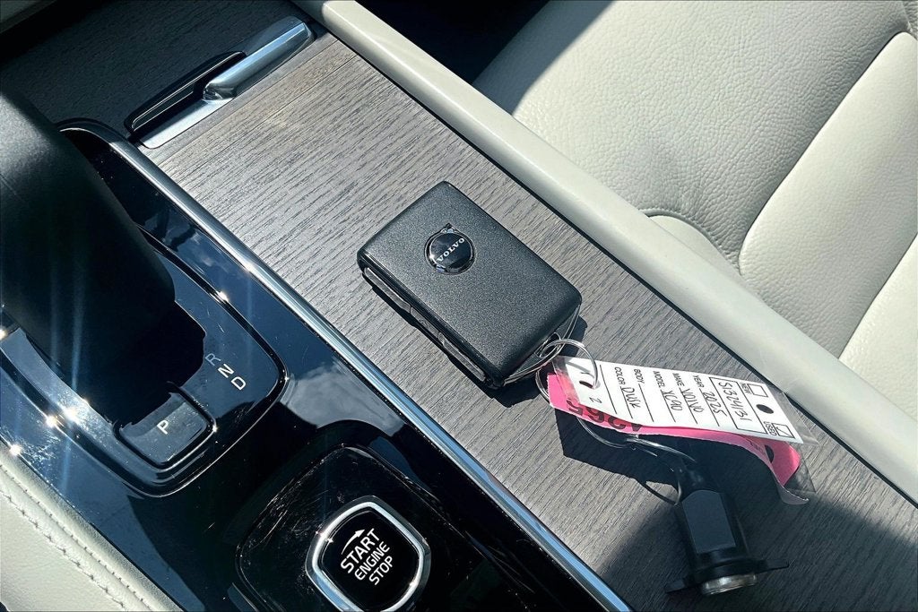 2025 Volvo XC90 B6 Plus 6-Seater