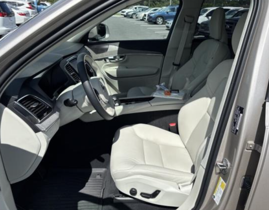 2025 Volvo XC90 B6 Plus 6-Seater